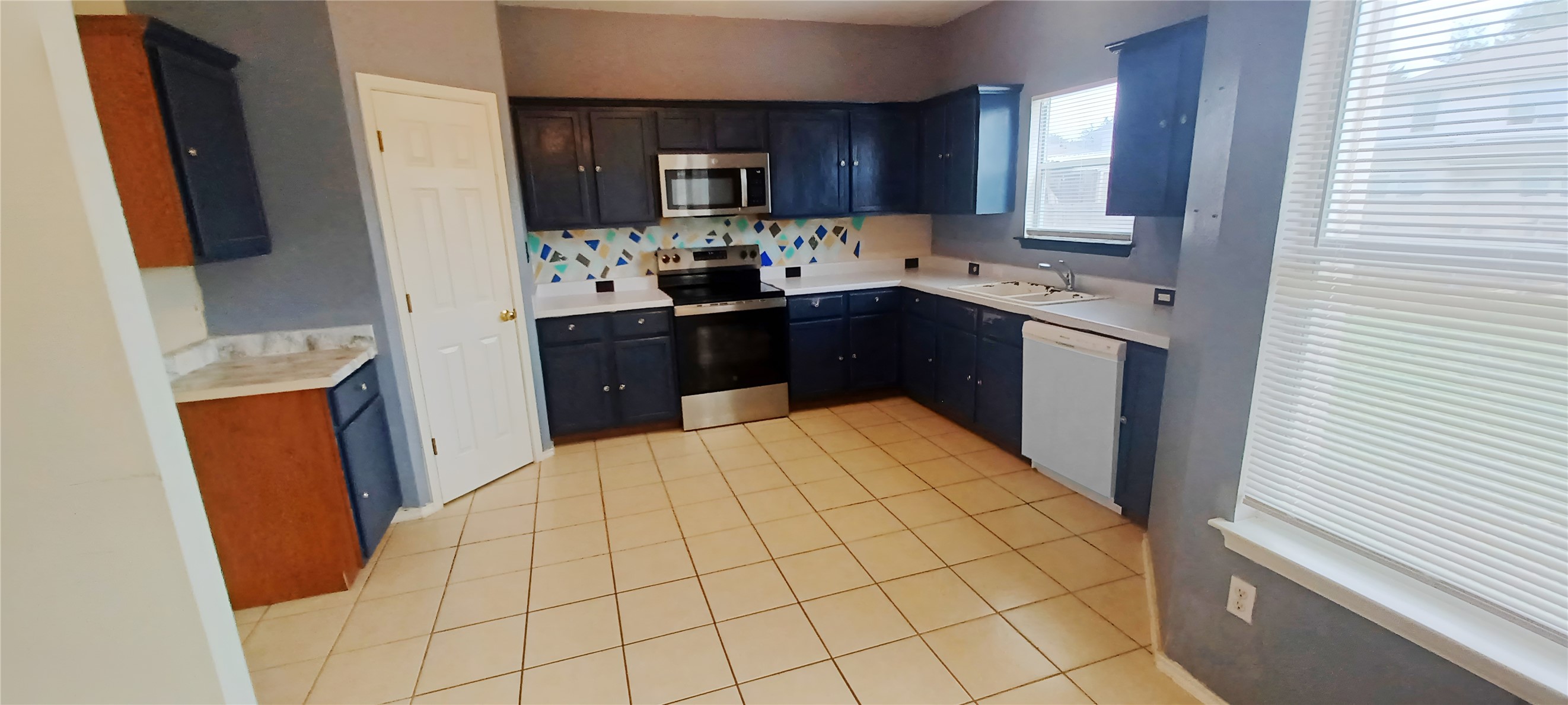 18101 Topsail Street Manor, TX 78653 - Photo 2 of 23