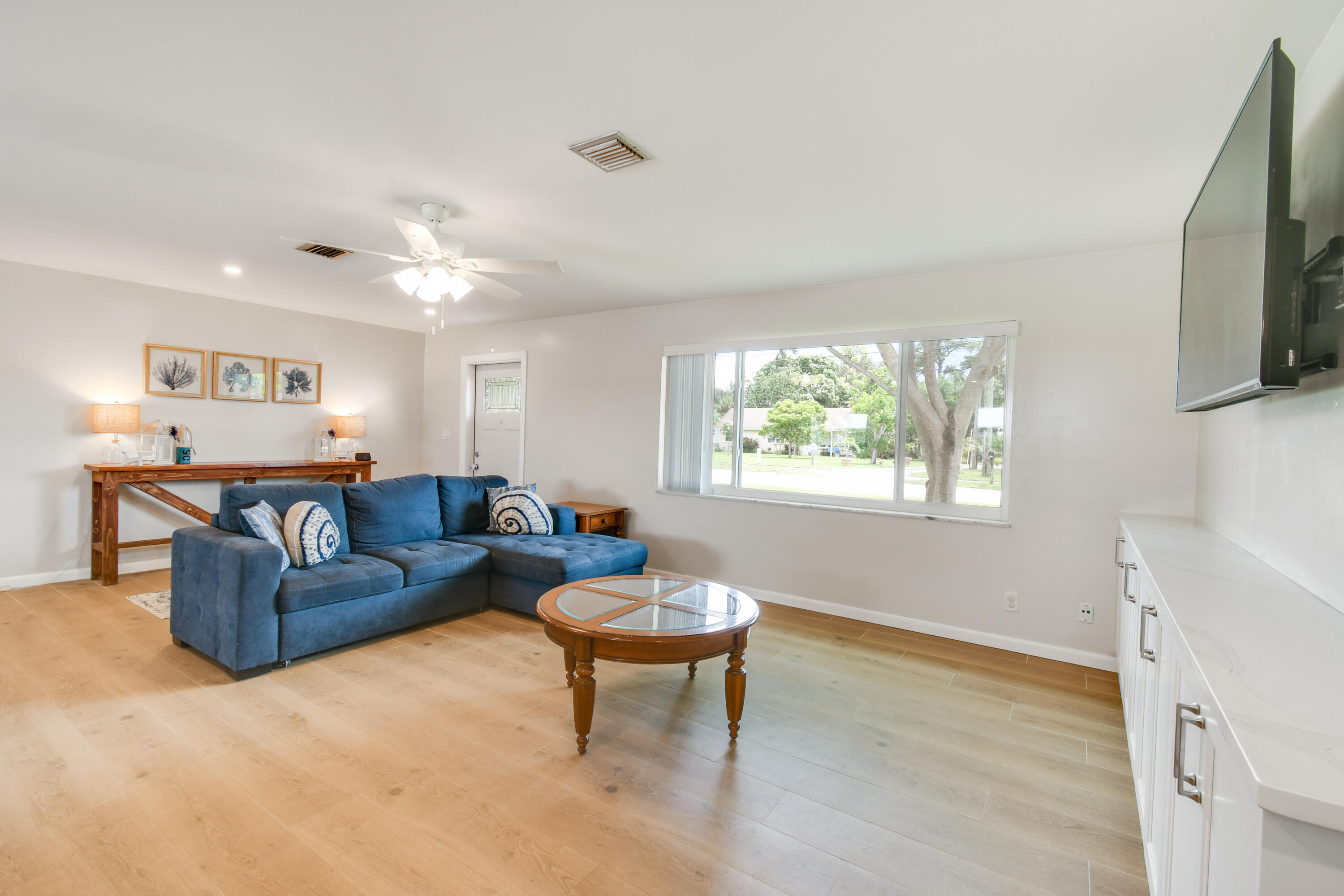 4879 Southeast Horseshoe Point Road Stuart, FL 34997 - Photo 12 of 61 DSC_9600