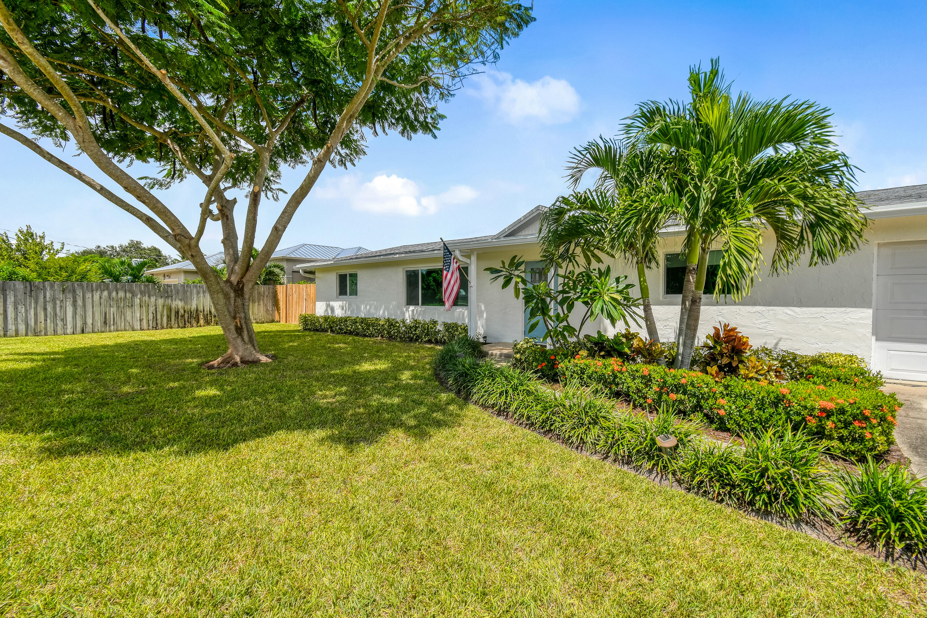 4879 Southeast Horseshoe Point Road Stuart, FL 34997 - Photo 4 of 61 DSC_9430