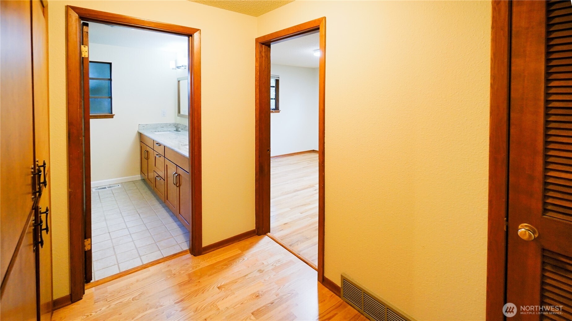 16902 28th Avenue Southwest Burien, WA 98166 - Photo 18 of 37