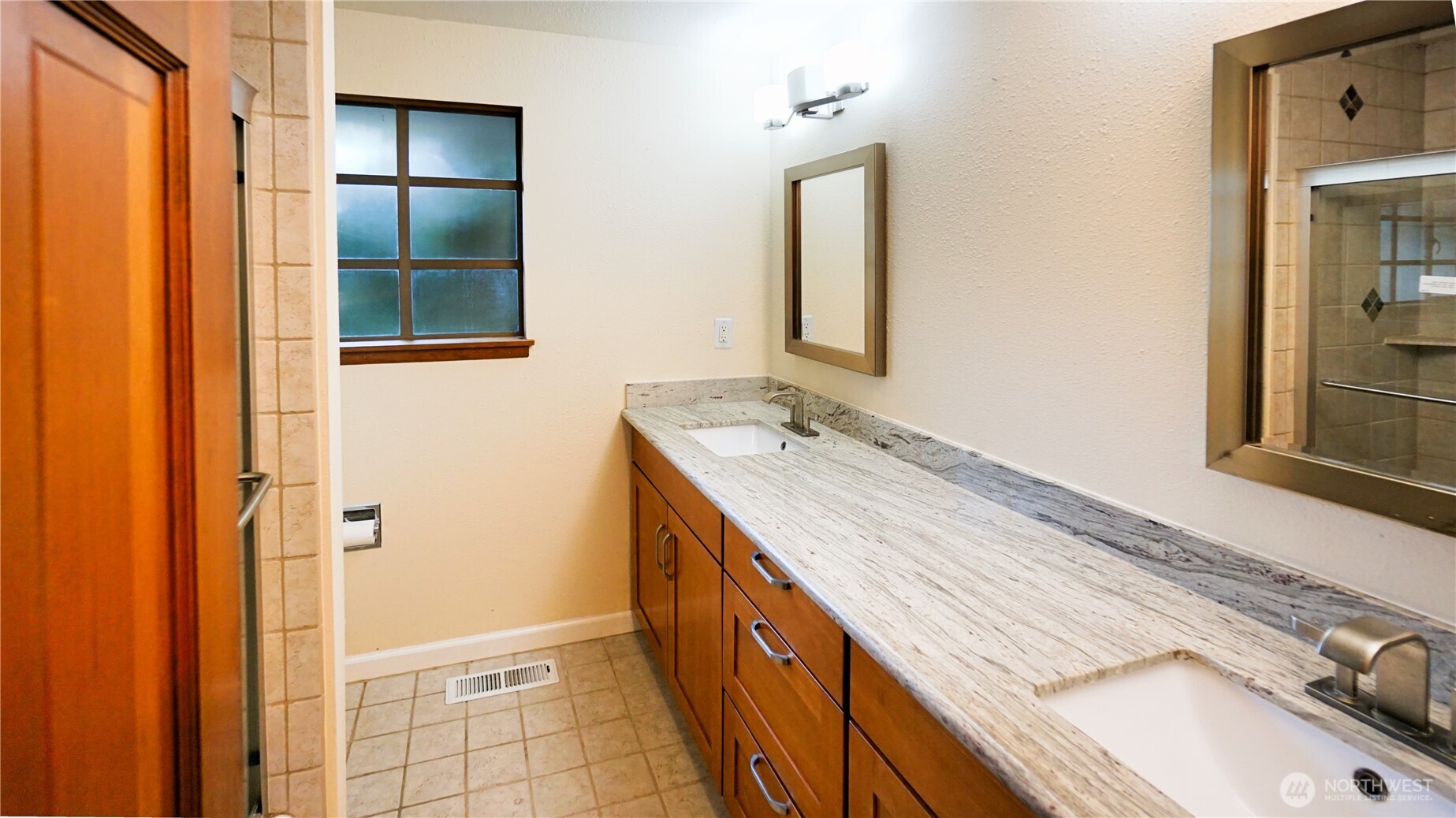 16902 28th Avenue Southwest Burien, WA 98166 - Photo 19 of 37