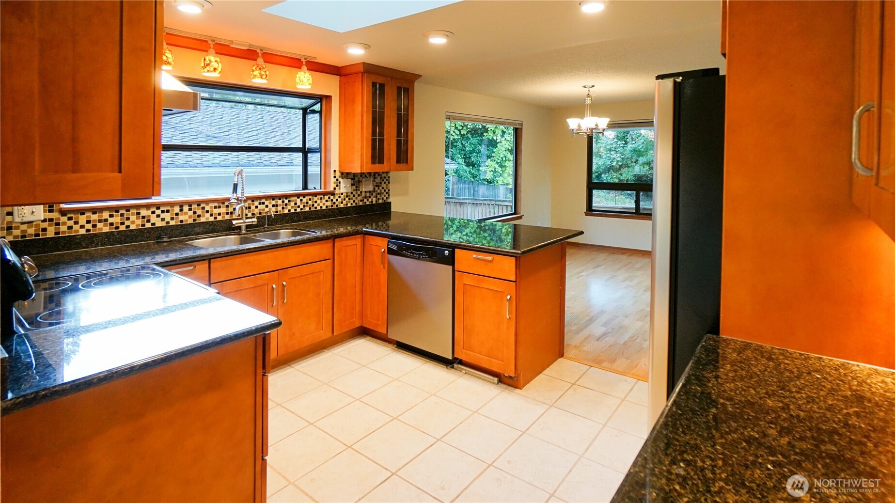 16902 28th Avenue Southwest Burien, WA 98166 - Photo 7 of 37