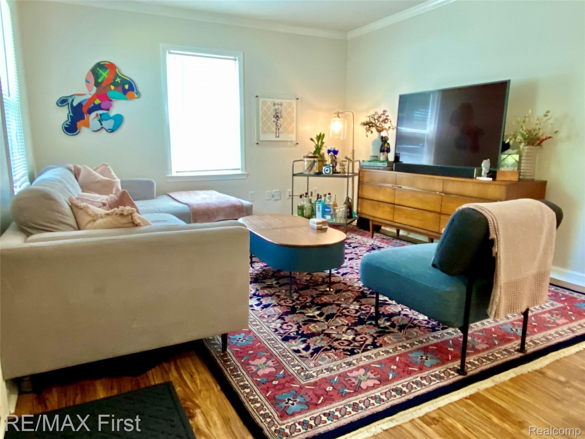 505 Stratford Road Ferndale, MI 48220 - Photo 6 of 28 Living Room