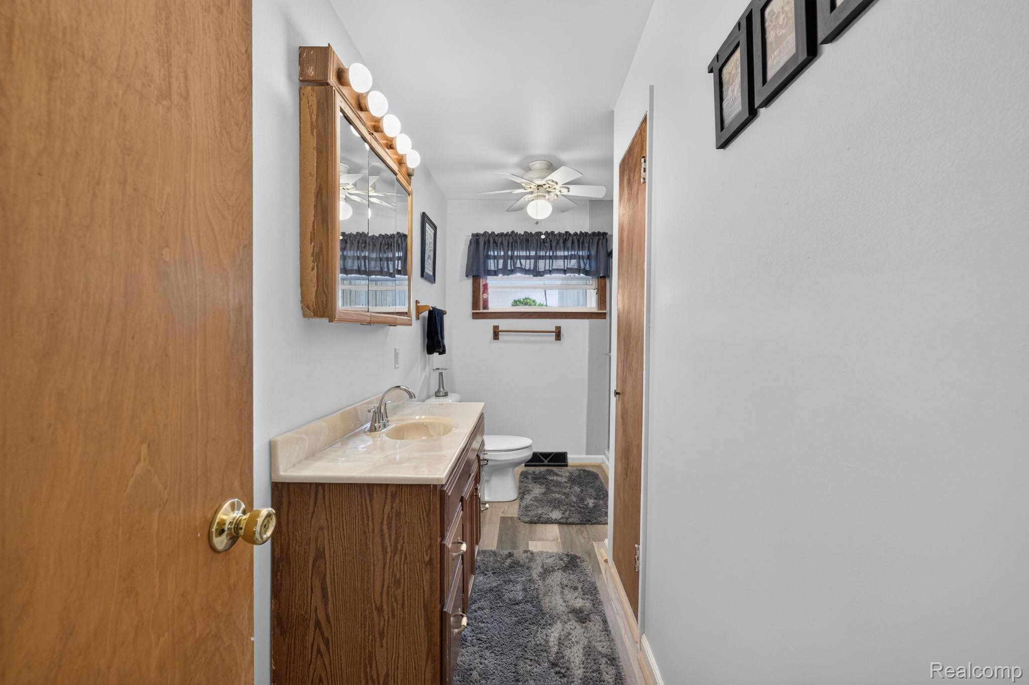 5233 Torrey Road Flint, MI 48507 - Photo 20 of 45 23-web-or-mls-DSC_5564.jpg