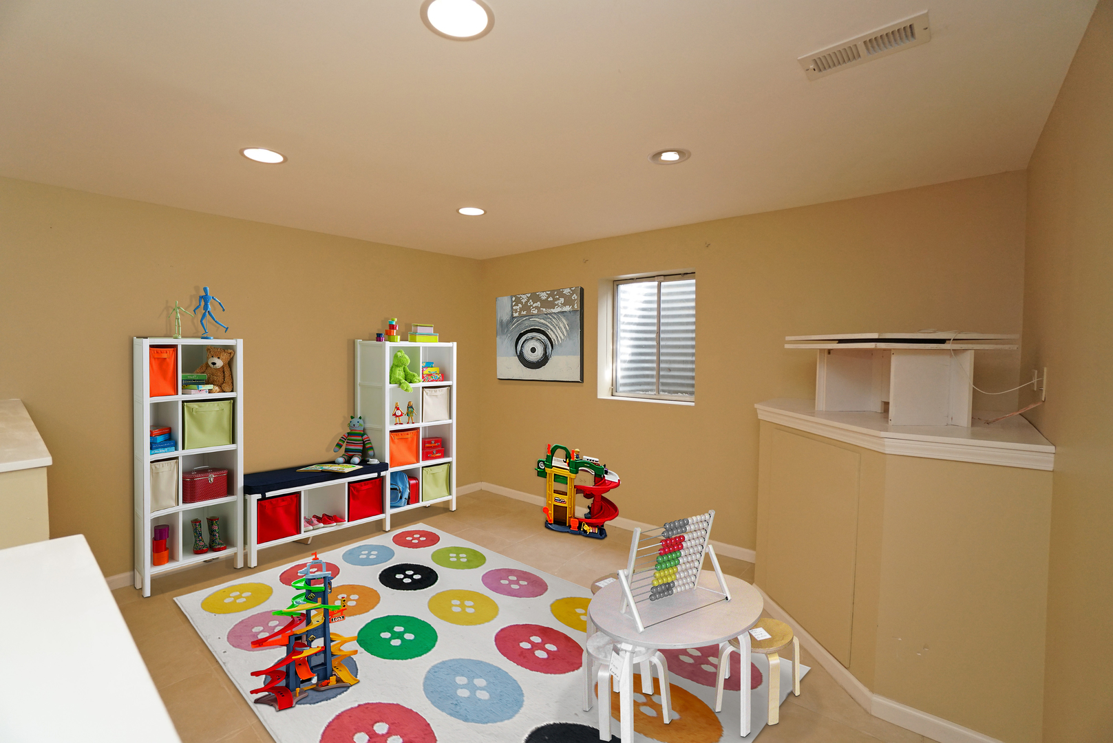 1910 Avalon Drive Wheeling, IL 60090 - Photo 23 of 36 a very nice looking room with a large window