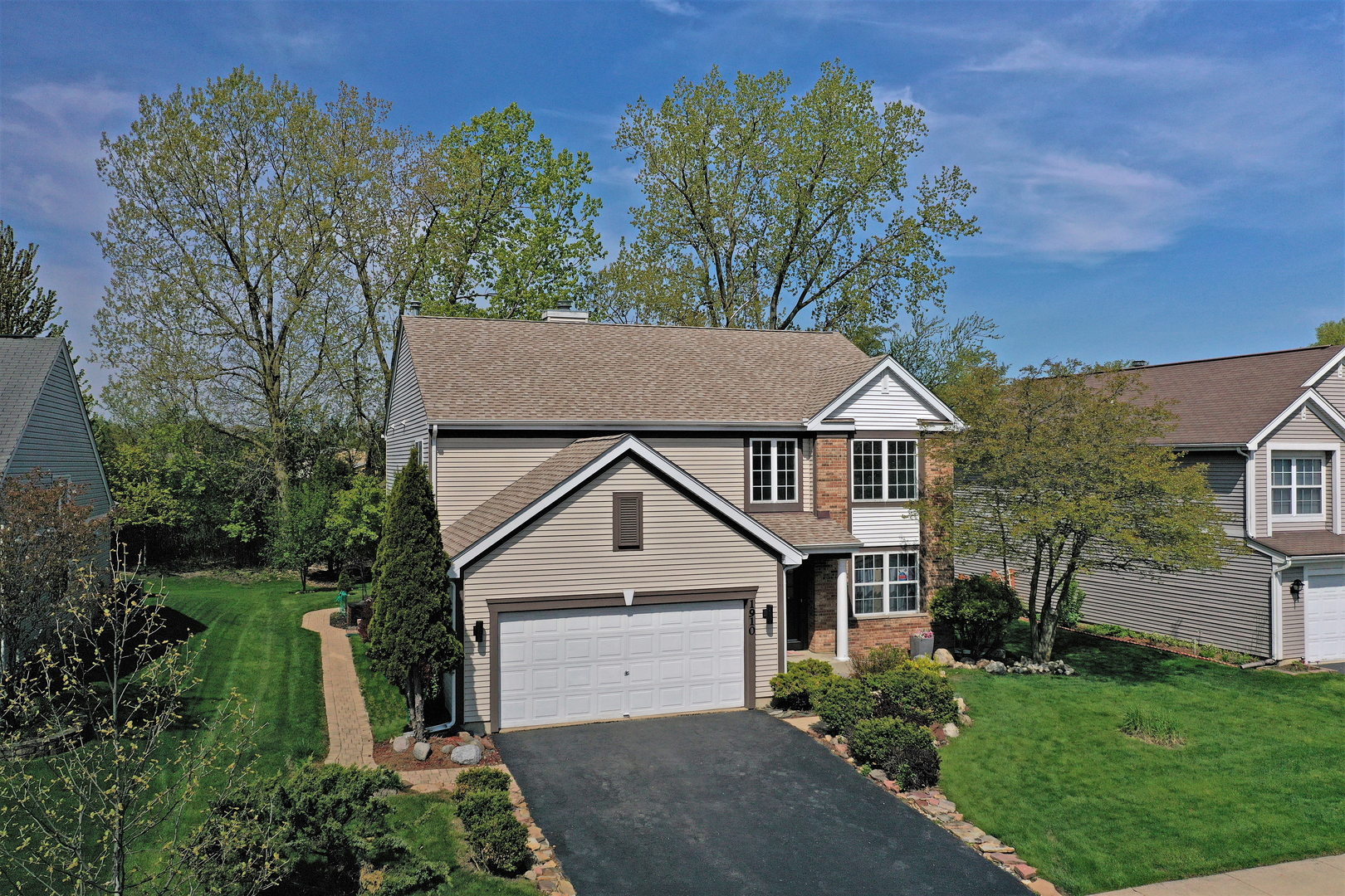 1910 Avalon Drive Wheeling, IL 60090 - Photo 36 of 36 an aerial view of a house
