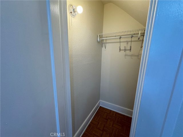 $1,750 | 5158 Franklin Avenue, Los Angeles, CA 90027