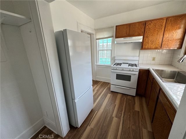 $1,750 | 5158 Franklin Avenue, Los Angeles, CA 90027