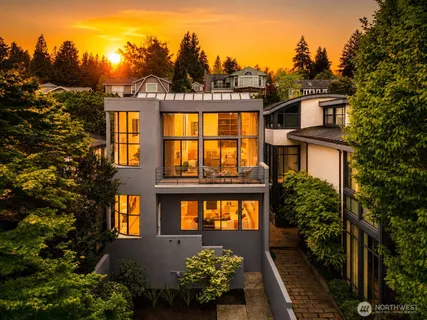 $2,075,000 | 1419 McGilvra Boulevard East, Seattle, WA 98112