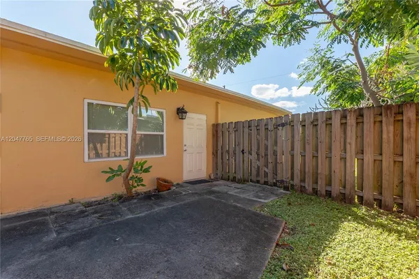 $2,200 | 2621 Southwest 12th Terrace, Unit B, Fort Lauderdale, FL 33315