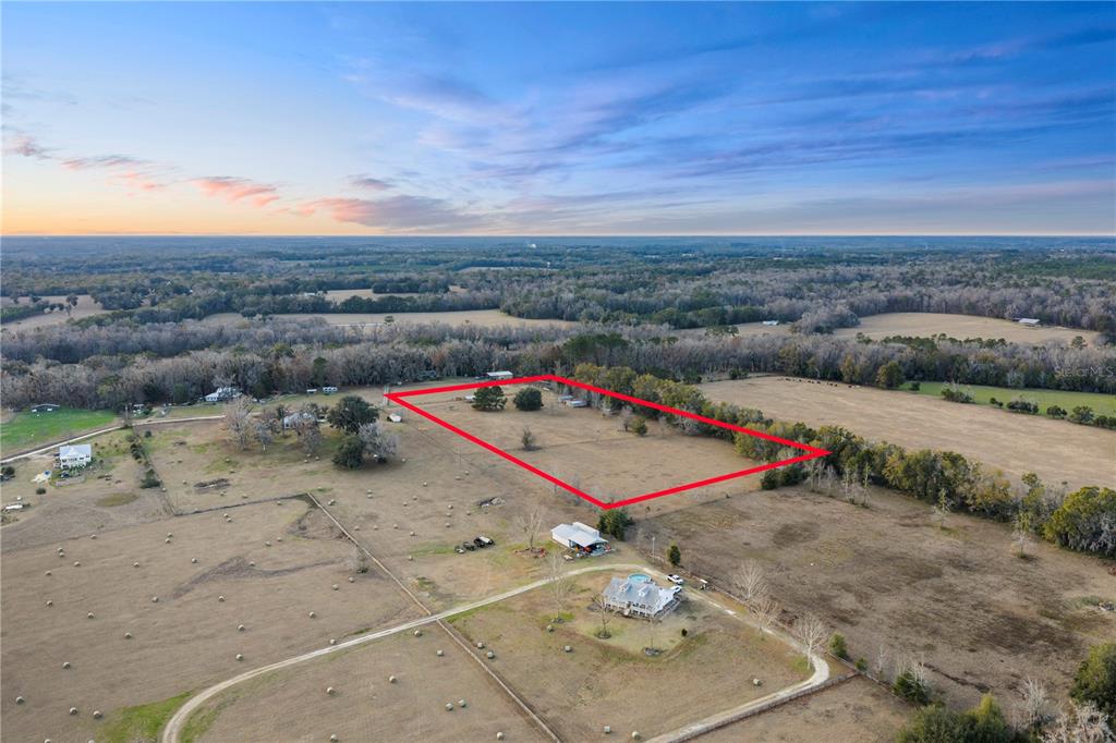 21405 Old Bellamy Road Alachua, FL 32615 - Photo 12 of 17 an outdoor space with furniture