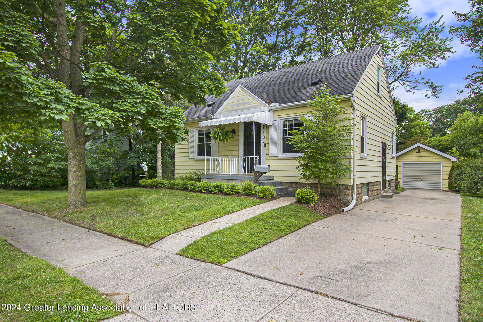 2108 Alpha Street Lansing, MI 48910 - Photo 3 of 28 002_ndp8702