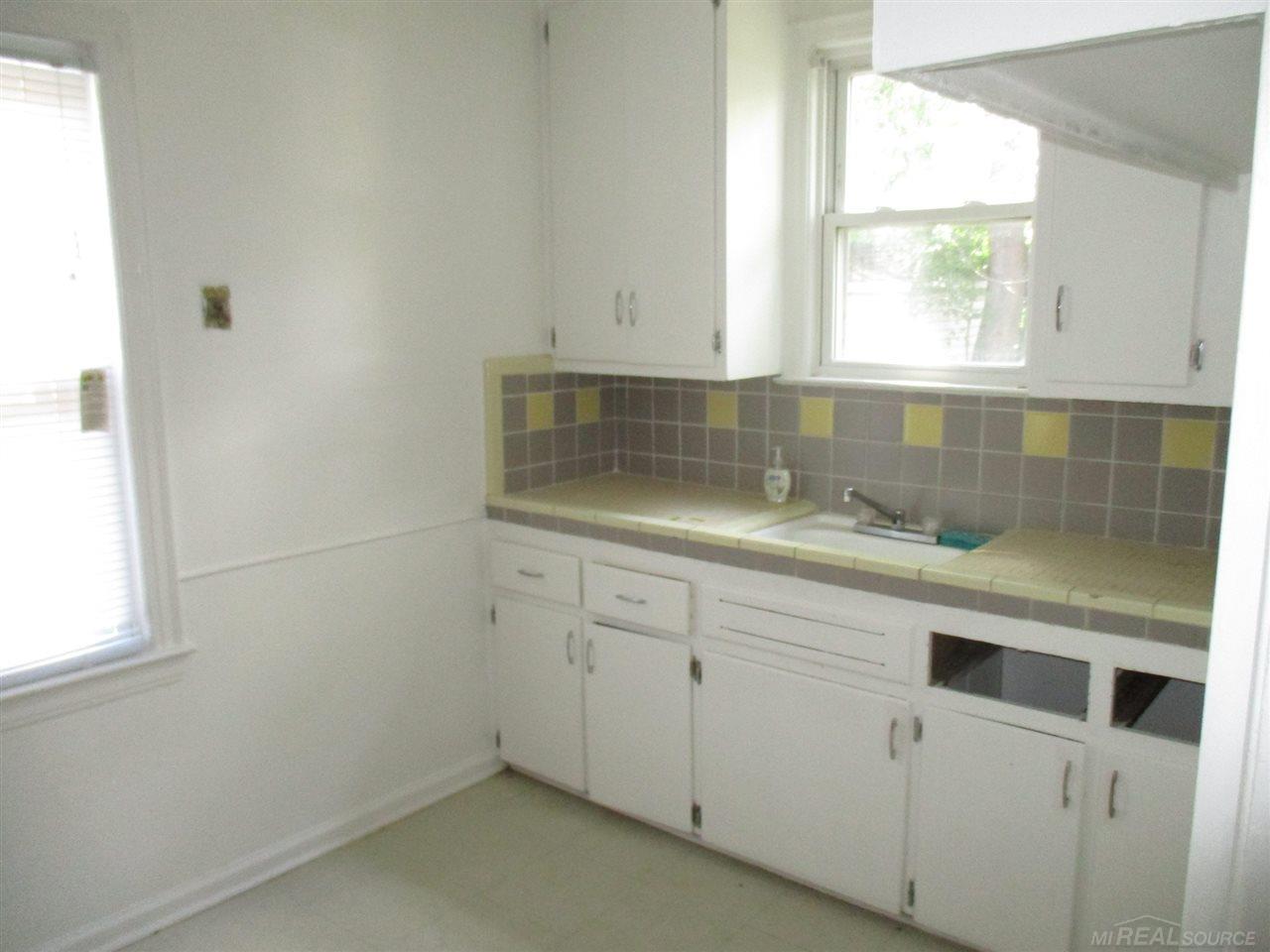 18489 Schaefer Highway Detroit, MI 48235 - Photo 12 of 21
