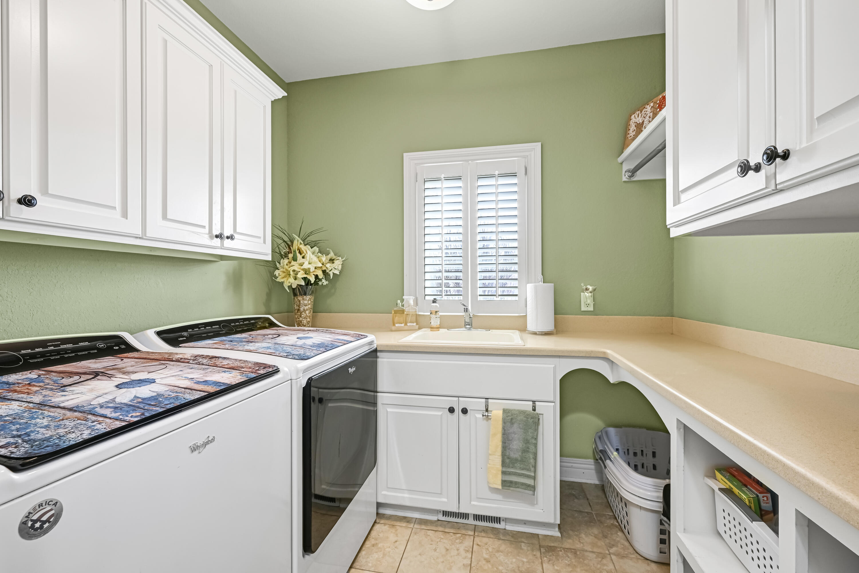 1260 4 Winds Way Hartland, WI 53029 - Photo 27 of 56 Laundry