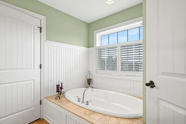 $1,100,000 | 1260 4 Winds Way, Hartland, WI 53029