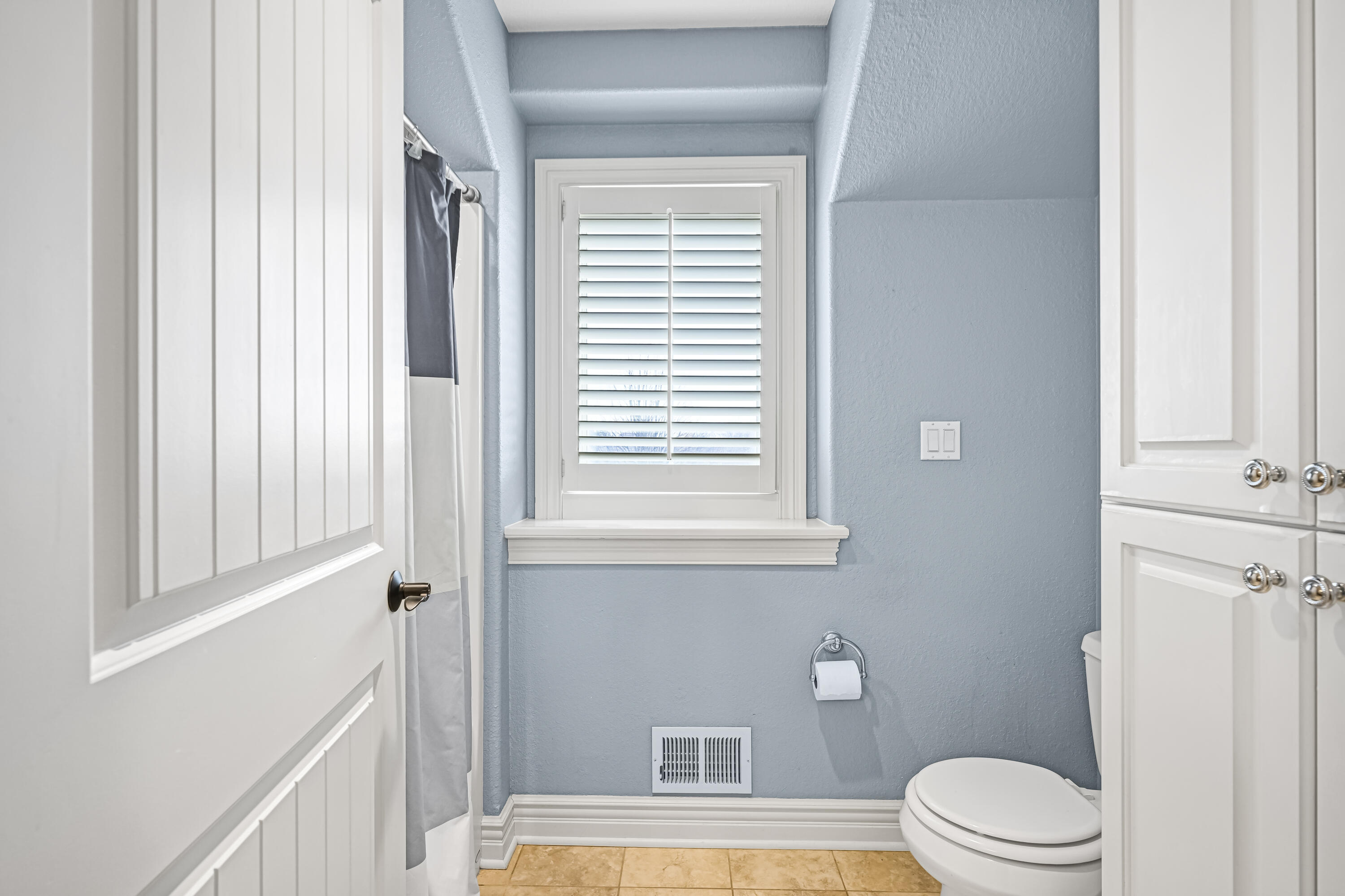 1260 4 Winds Way Hartland, WI 53029 - Photo 36 of 56 Jack n Jill Bath