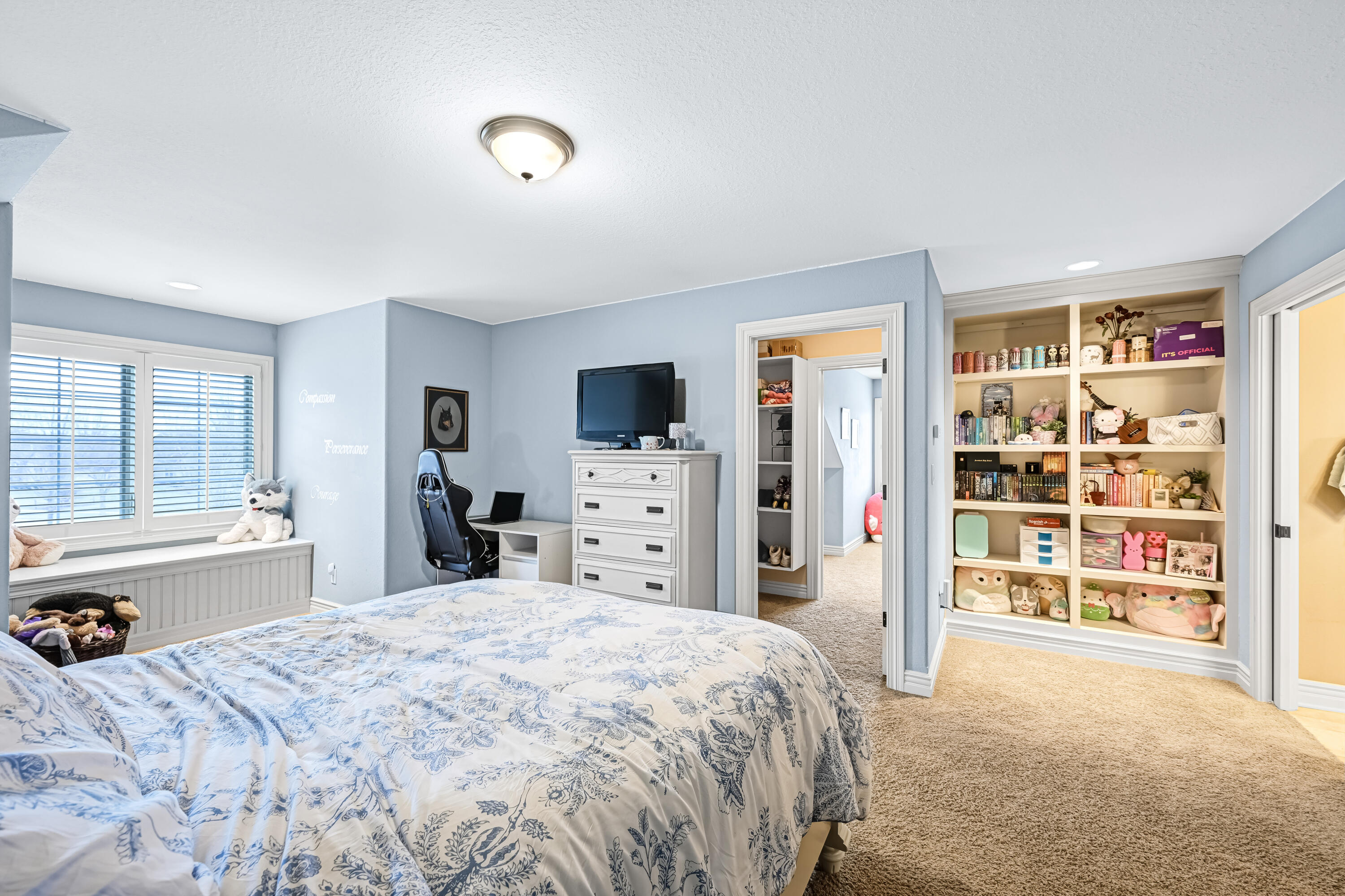 1260 4 Winds Way Hartland, WI 53029 - Photo 37 of 56 Bedroom