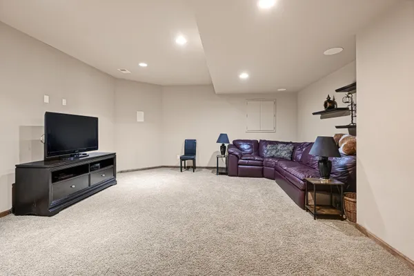 $1,100,000 | 1260 4 Winds Way, Hartland, WI 53029