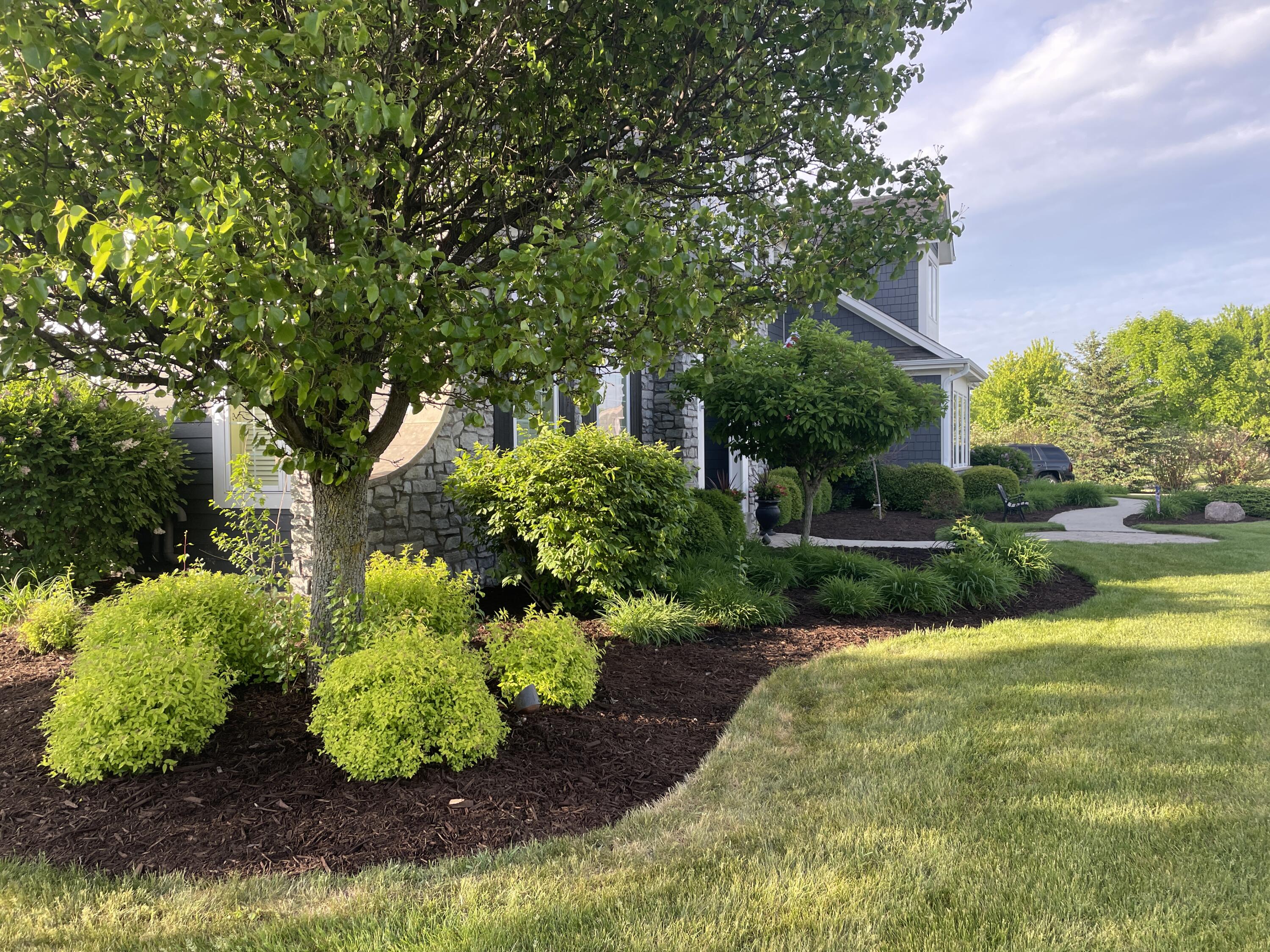 1260 4 Winds Way Hartland, WI 53029 - Photo 5 of 56 Masterful landscaping
