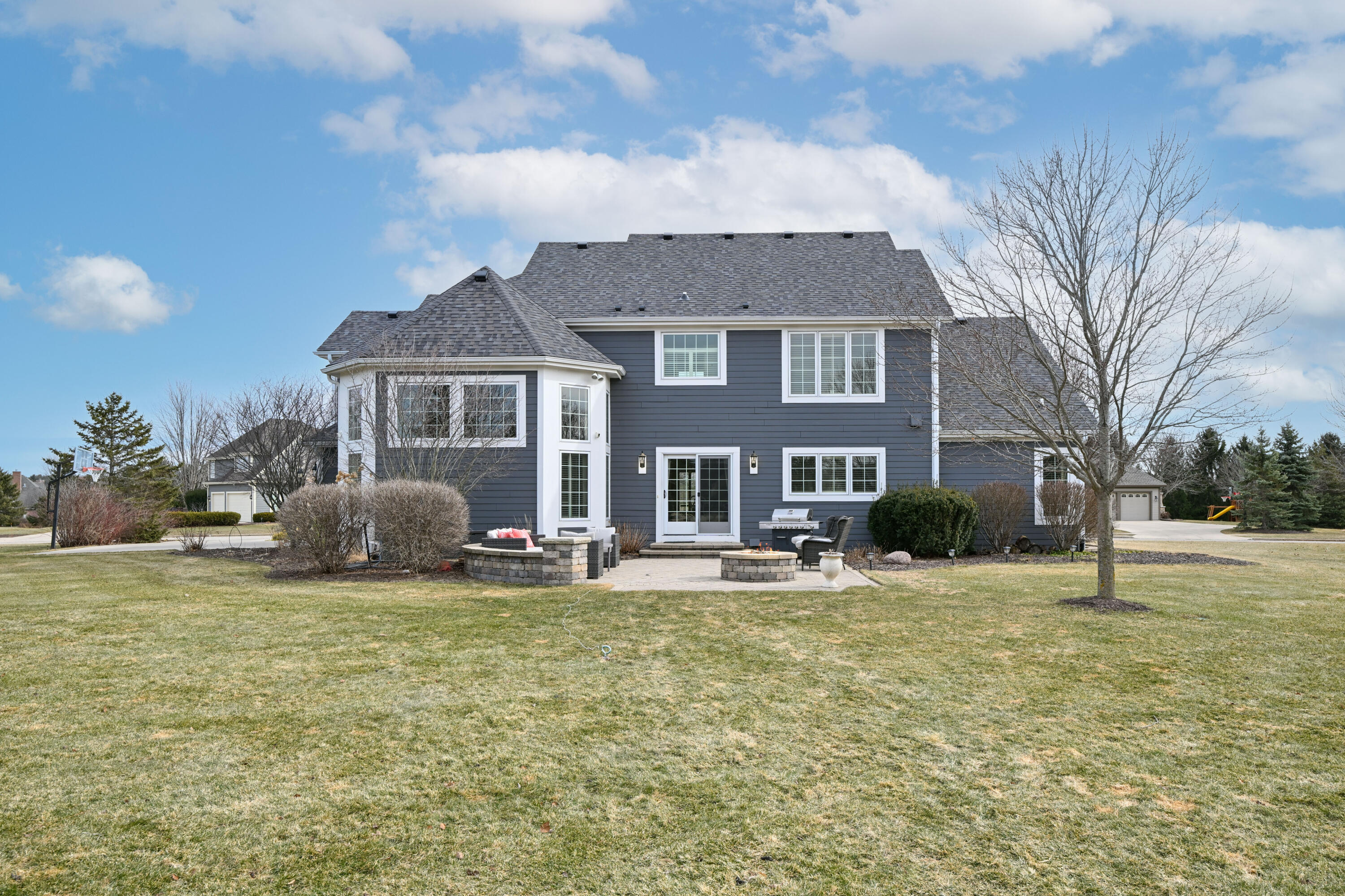 1260 4 Winds Way Hartland, WI 53029 - Photo 10 of 56 Sweeping lawn