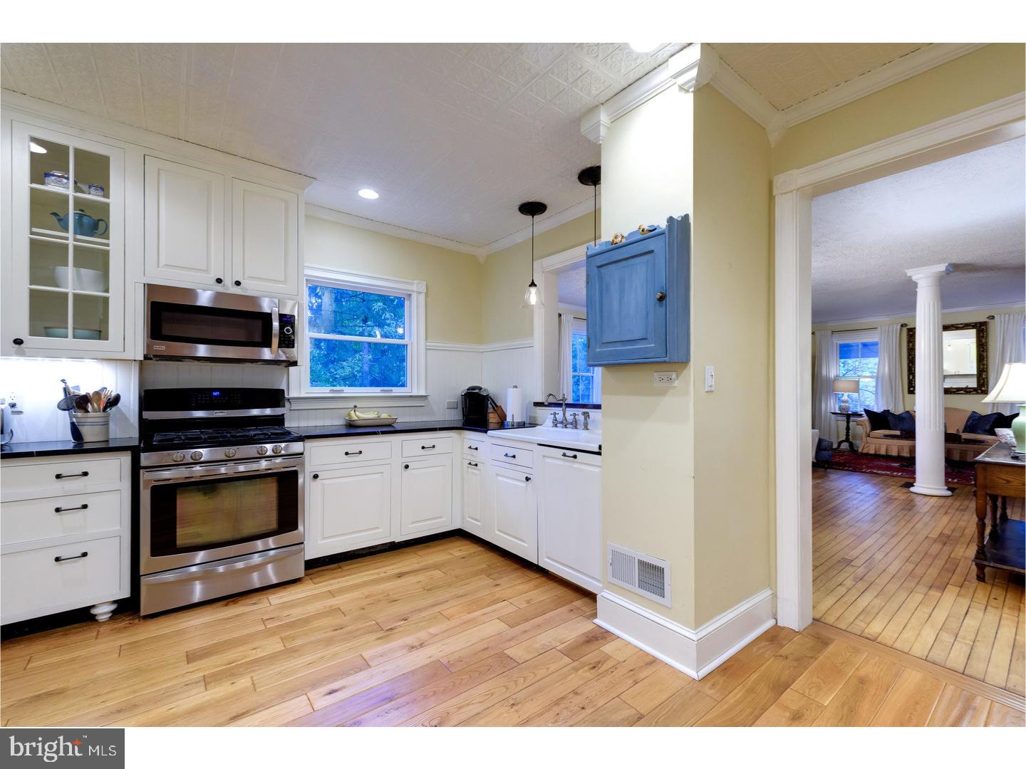 216 Leopard Road Berwyn, PA 19312 - Photo 8 of 25