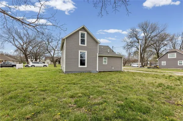 $185,000 | 846 South Olive Street, Ottawa, KS 66067