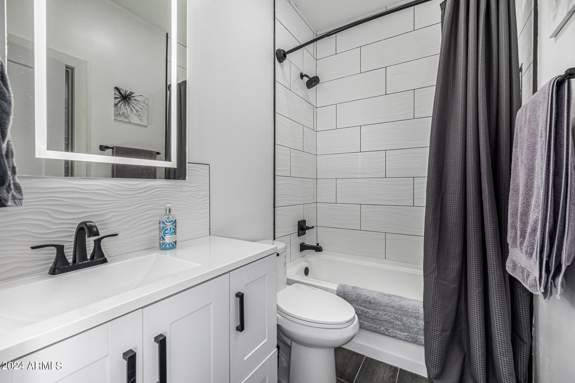 1829 West Cloud Road Phoenix, AZ 85086 - Photo 54 of 137 a bathroom with a sink toilet a shower and bathtub