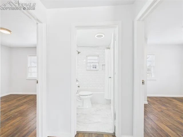 a bathroom with a toilet