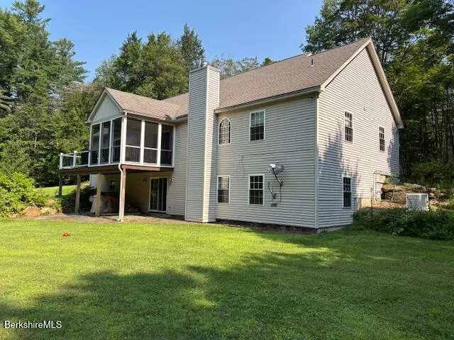 a view of a house with backyard
