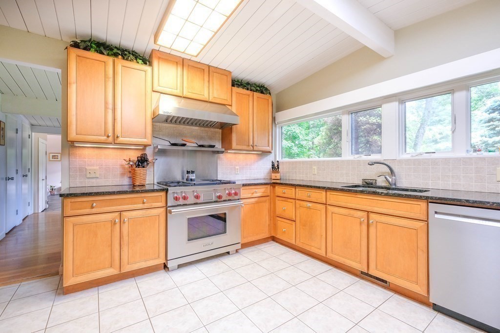 12 Cole Road Wayland, MA 01778 - Photo 10 of 38 Gallery Image 10