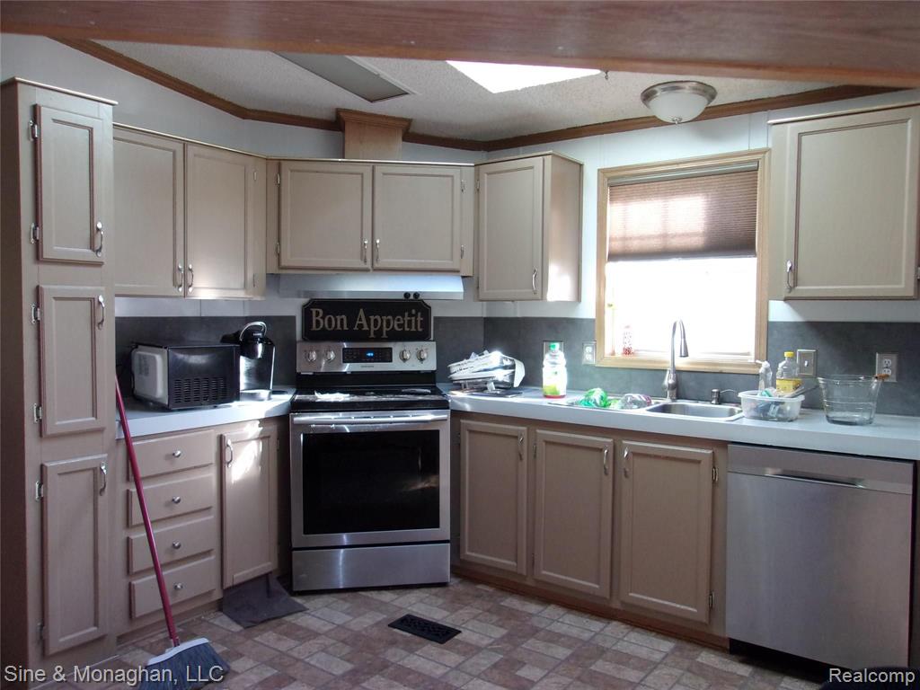 9020 Marsh Road Algonac, MI 48001 - Photo 17 of 33