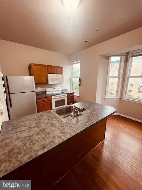 3344 East Baltimore Street, Unit 2 Baltimore, MD 21224 - Photo 2 of 12 a living room with a stove and a table