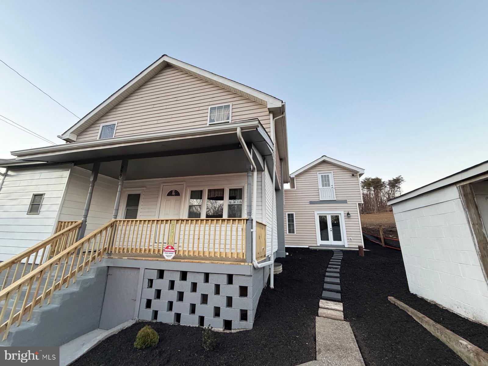 959 Golf Course Road Martinsburg, WV 25404 - Photo 4 of 35 a front view of a house with garage