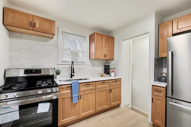 $129,800 | 23135 Melrose Avenue, Eastpointe, MI 48021