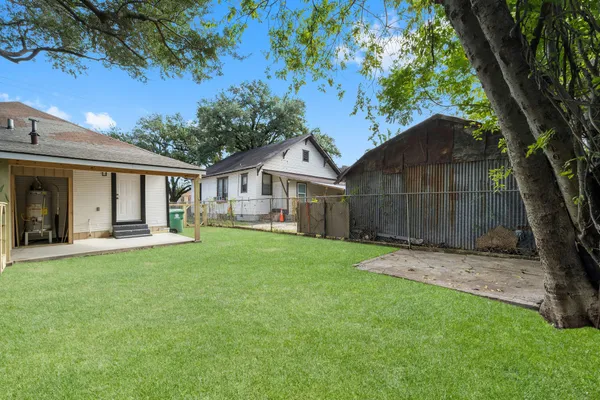 $1,575 | 1615 McKee Street, Houston, TX 77009