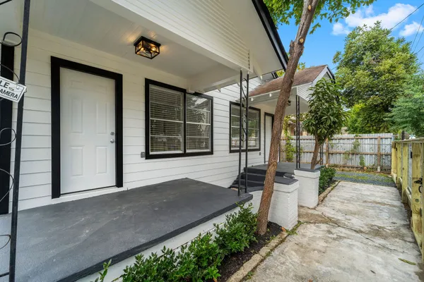 $1,575 | 1615 McKee Street, Houston, TX 77009