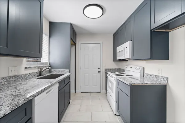 $1,575 | 1615 McKee Street, Houston, TX 77009