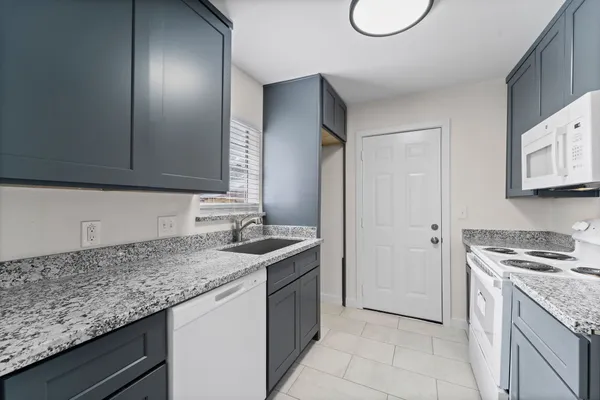 $1,575 | 1615 McKee Street, Houston, TX 77009