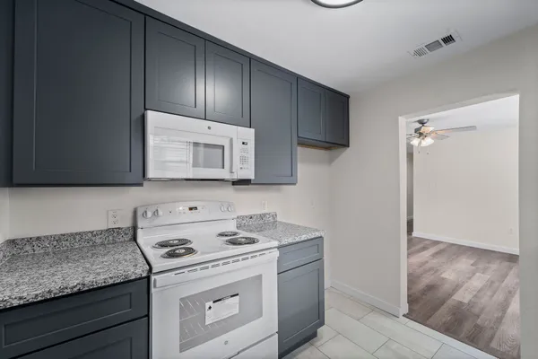 $1,575 | 1615 McKee Street, Houston, TX 77009