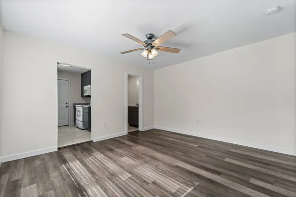 $1,575 | 1615 McKee Street, Houston, TX 77009