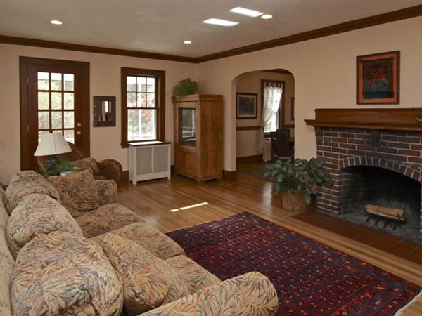 32 Oakhurst Circle Needham, MA 02492 - Photo 2 of 21 Gallery Image 2