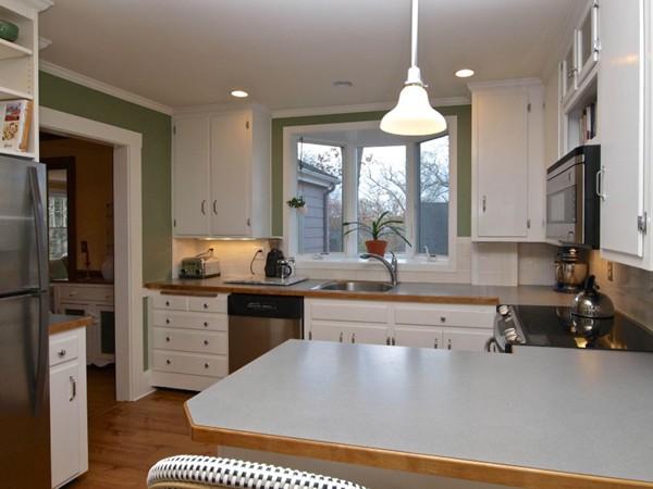 32 Oakhurst Circle Needham, MA 02492 - Photo 6 of 21 Gallery Image 6