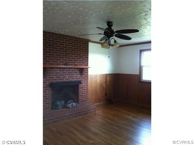 9110 Hines Road Disputanta, VA 23842 - Photo 3 of 7 Den/Family/Great Room