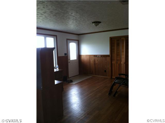 9110 Hines Road Disputanta, VA 23842 - Photo 4 of 7 Living Room