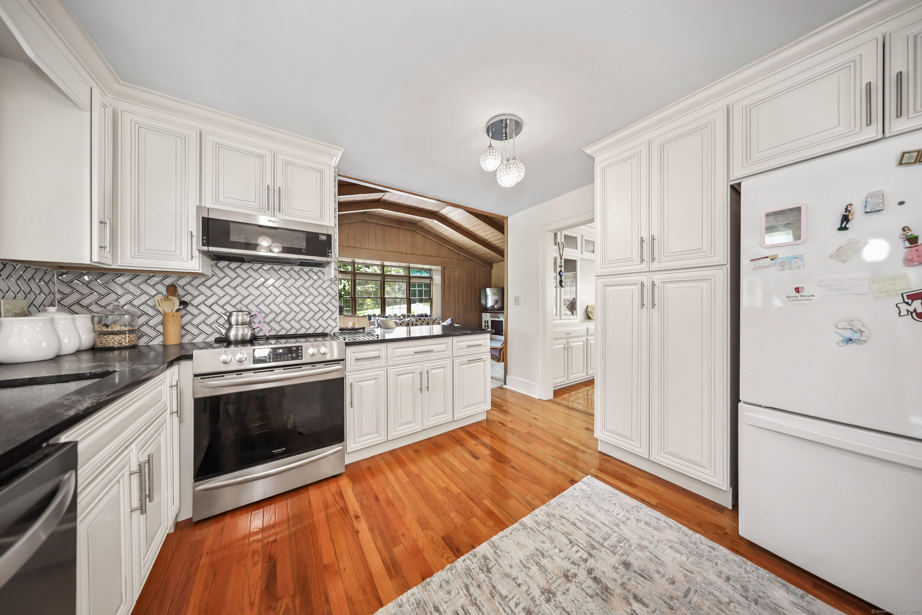 11 Ariel Road Woodbridge, CT 06525 - Photo 10 of 33