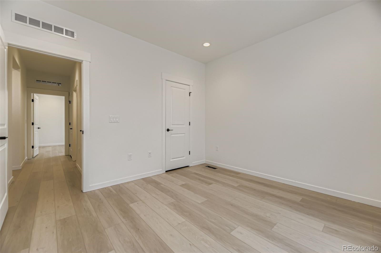 8895 South Riviera Way Aurora, CO 80016 - Photo 15 of 32