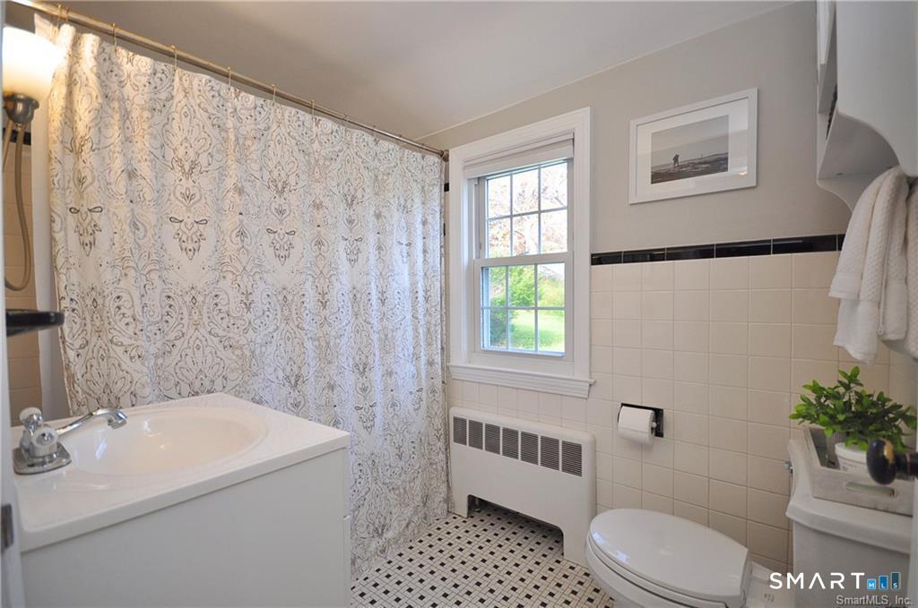 26 Greystone Road West Hartford, CT 06107 - Photo 13 of 23