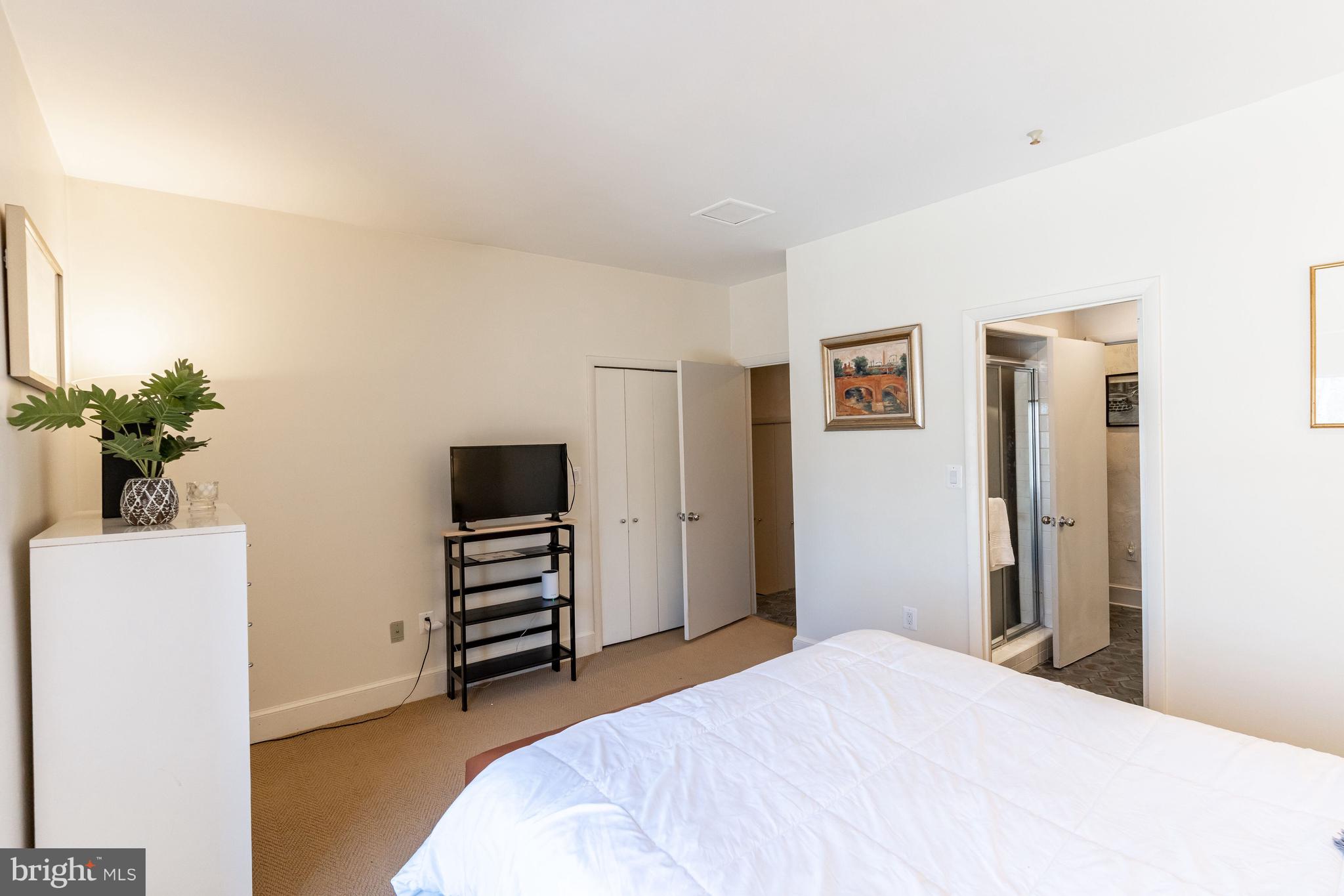 11000 Tara Road Potomac, MD 20854 - Photo 20 of 44 Bedroom 2 with En-suite