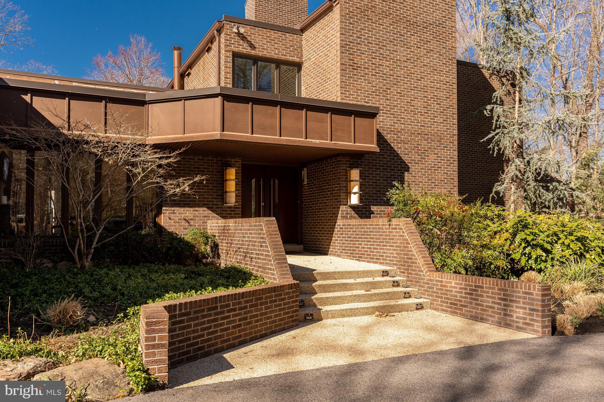 11000 Tara Road Potomac, MD 20854 - Photo 2 of 44 Cobblestone Steps leading to Covered Entry