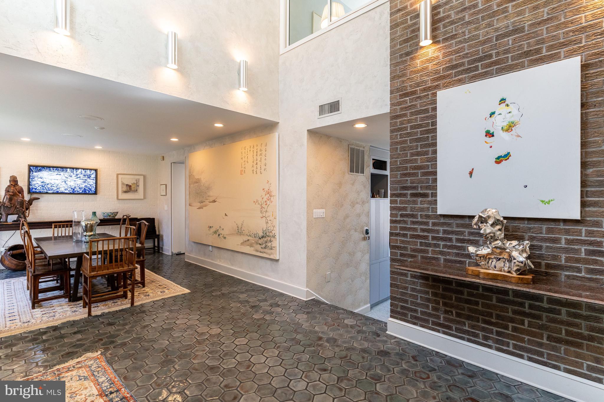 11000 Tara Road Potomac, MD 20854 - Photo 3 of 44 Two-Story Foyer